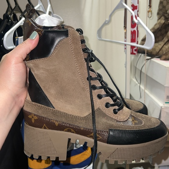 Authentic Louis Vuitton boots - Picture 2 of 4